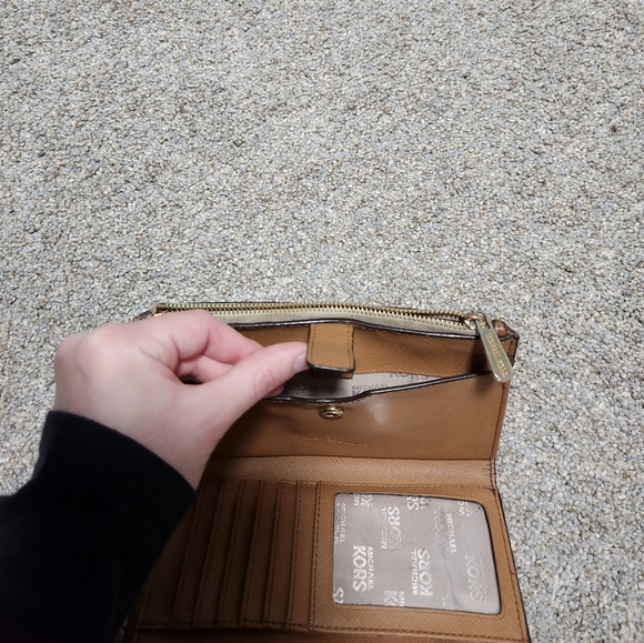 Michael Kors wallet - Picture 4 of 7